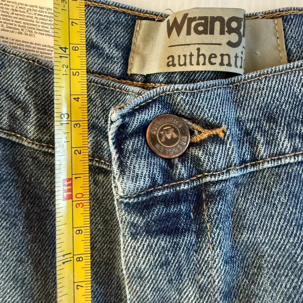 Wrangler Authentic 10ZM200VF Jeans‎ Men's Size 40 X 32 Light Wash NWT